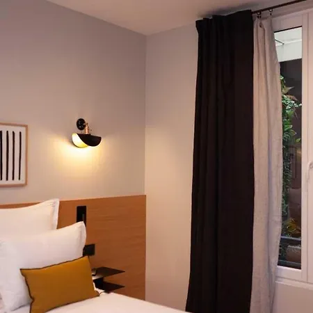 Hotel Tinah Paris, Champs Elysées 3*