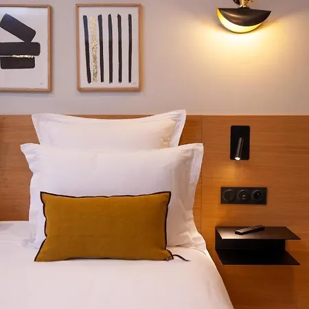 Tinah Paris, Champs Elysees Hotel Paris