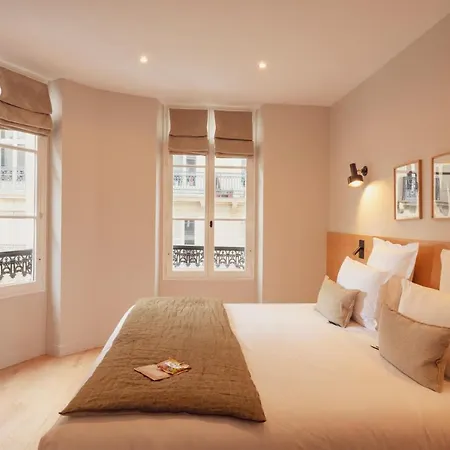 Tinah Paris, Champs Elysees 3* Paris