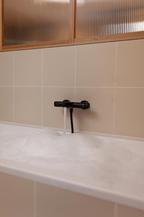 Tinah Paris, Champs Elysees 3*