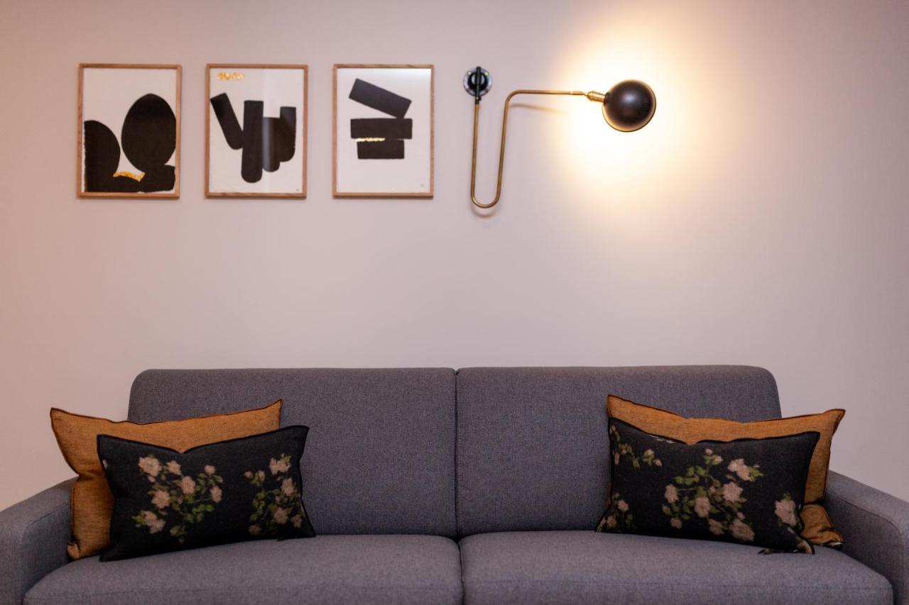 Tinah Paris, Champs Elysees Hotel Paris