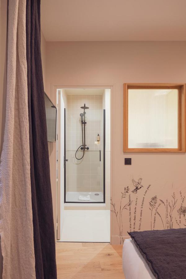 Tinah Paris, Champs Elysees Hotel 3*